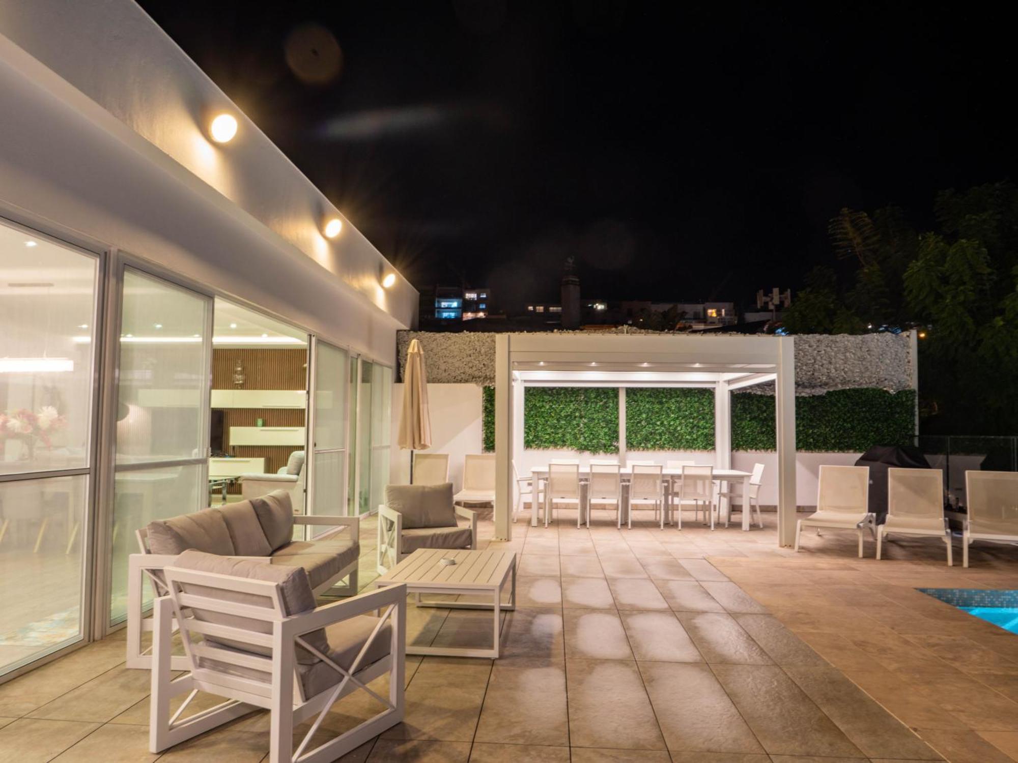Villa Gaia - Sunset Views, Indoor Heated Pool, Sauna And Games Room 梅利哈 外观 照片