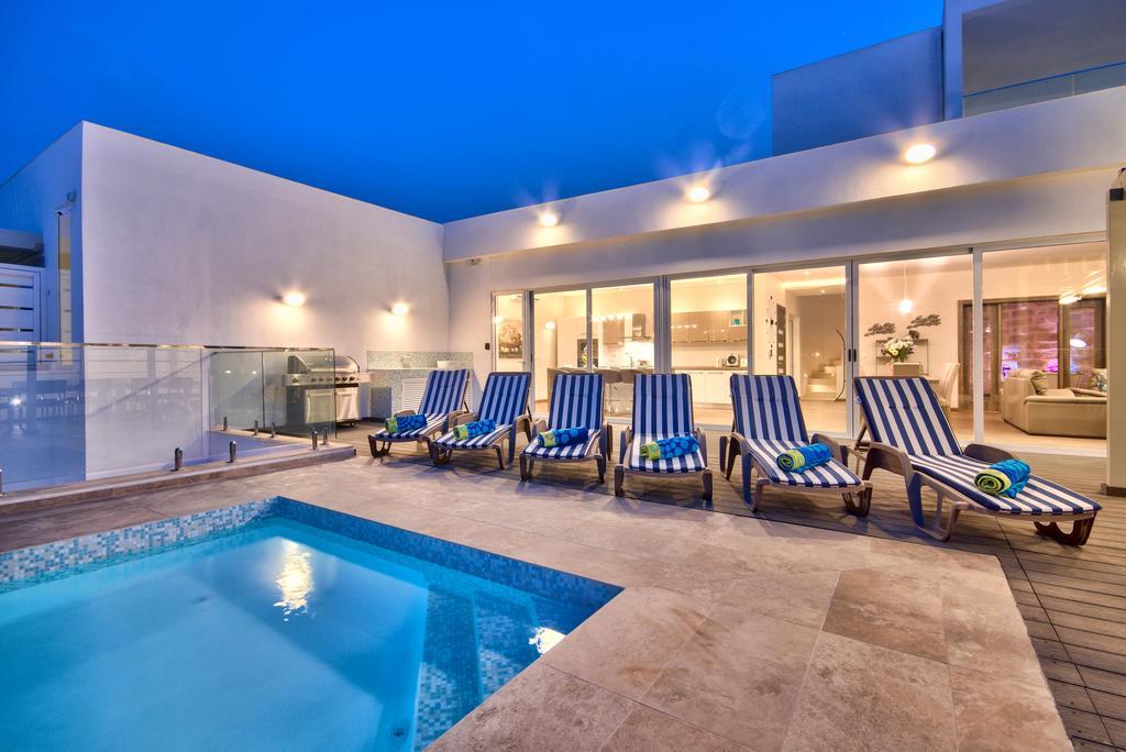 Villa Gaia - Sunset Views, Indoor Heated Pool, Sauna And Games Room 梅利哈 外观 照片