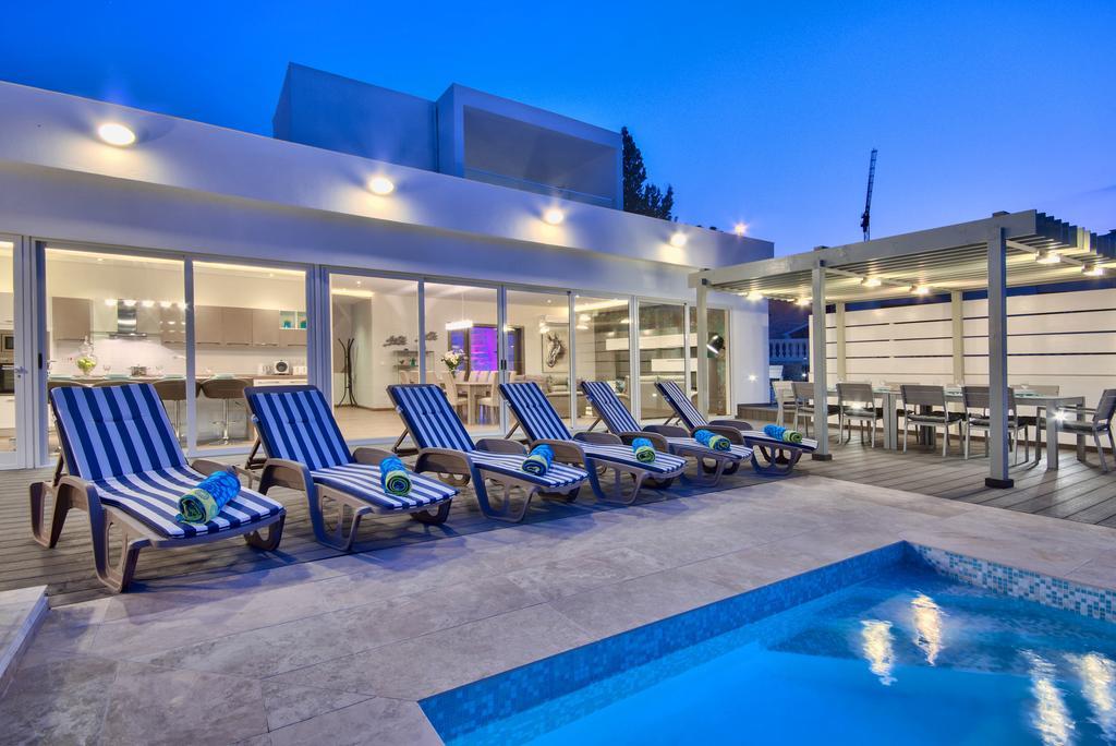 Villa Gaia - Sunset Views, Indoor Heated Pool, Sauna And Games Room 梅利哈 外观 照片