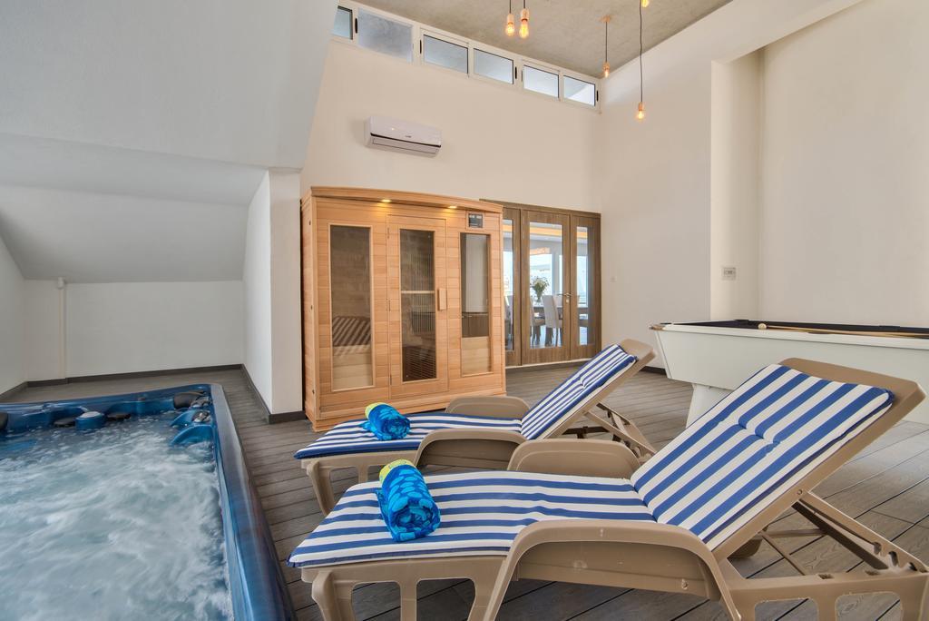 Villa Gaia - Sunset Views, Indoor Heated Pool, Sauna And Games Room 梅利哈 外观 照片